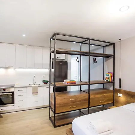 Enjoy 4br & Bbq Terrace At Blloku - Apartman *