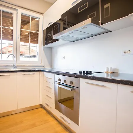Apartman Enjoy 4br & Bbq Terrace At Blloku -