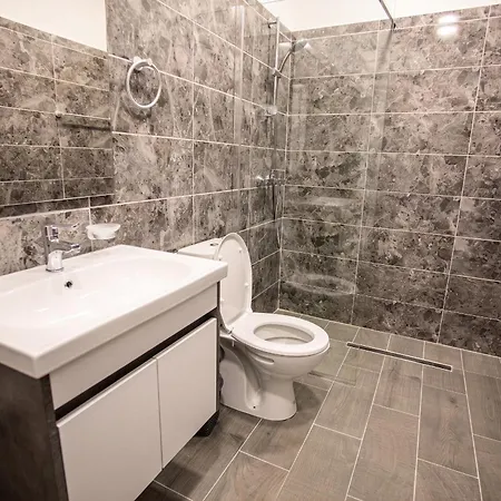 Enjoy 4br & Bbq Terrace At Blloku - Apartman Tirana